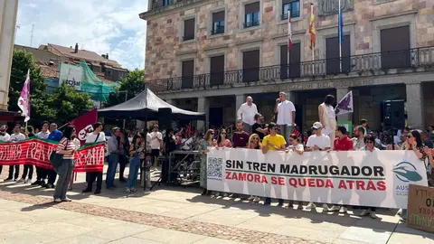zamopra protesta tren