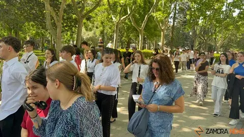 La Milagrosa peregrina con la Virgen y celebra la Eucarist&iacute;a en Cristo Rey
