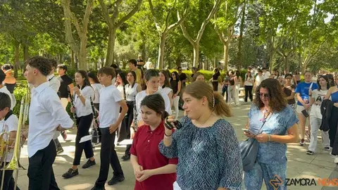 La Milagrosa peregrina con la Virgen y celebra la Eucarist&iacute;a en Cristo Rey_2