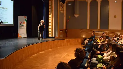 Charla Nina Gramunt neuropsic&oacute;loga AFA Zamora - imagen redes