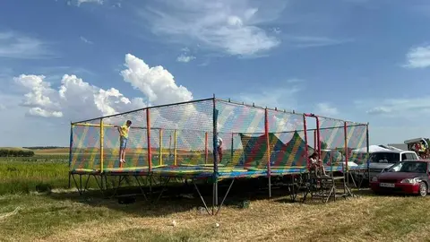 Vecinos meriendan en la pradera de Bamba Virgen de la viso _2