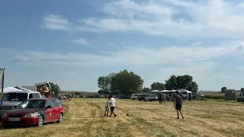 Vecinos meriendan en la pradera de Bamba Virgen de la viso _3