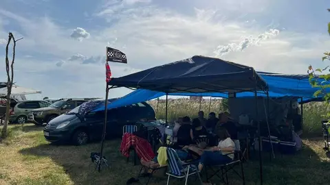 Vecinos meriendan en la pradera de Bamba Virgen de la viso _4