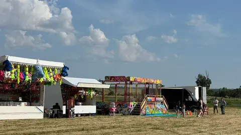 Vecinos meriendan en la pradera de Bamba Virgen de la viso _10
