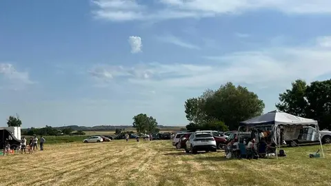 Vecinos meriendan en la pradera de Bamba Virgen de la viso _11