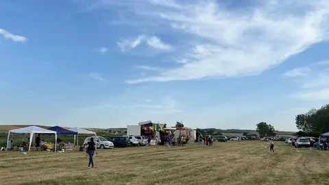 Vecinos meriendan en la pradera de Bamba Virgen de la viso _14