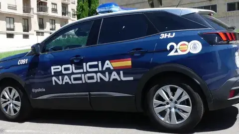 Coche de la Polic&iacute;a Nacional. Foto SalamancaAldia