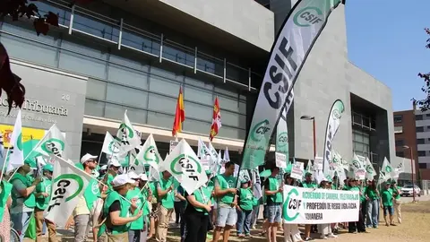 Concentraci&oacute;n de la plantilla de la Agencia Tributaria en Valladolid