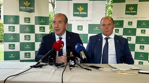 Cipriano Garc&iacute;a con el nuevo presidente de Caja Rural Zamora, a la derecha