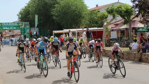 Participantes en al ruta de bicicleta en Coreses