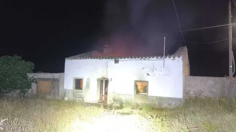 incendio casa en Pereruela de Sayago  (1)