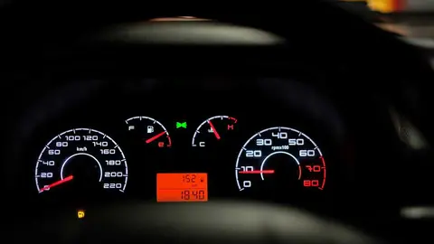 fotorech-car-dashboard-2667434