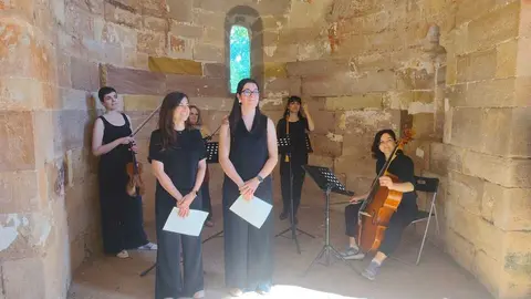 Un momento del concierto en el monasterio de Santa Mar&iacute;a de Moreruela