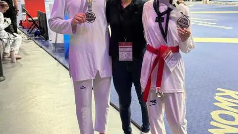 Las deportistas zamoranas muestran las medallas que han logrado en Alemania