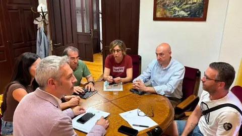 vecinos de Tagarabuena con el alcalde de Toro