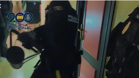 Polic&iacute;a Nacional durante el operativo