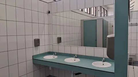 Nuevos vestuarios piscina municipal de Toro 