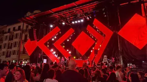 Actuaci&oacute;n de Lemus en la Plaza Mayor