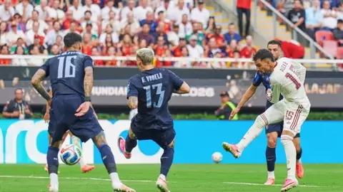 Baena en la jugada del gol contra Uruguay. FotoRFEFSalamancaAldia