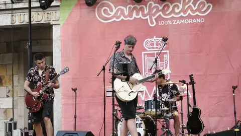 haciendo el indi Carlos Marcos