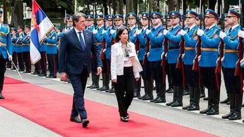 La ministra de Defensa, Margarita Robles, durante su visita a Serbia