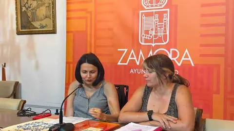 Mar&iacute;a Eugenia Cabezas y Jessica Baz