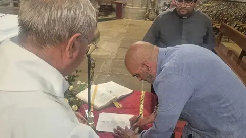 Pablo Alonso ratifica su puesto de presidente de la Cofrad&iacute;a de la Esperanza _6
