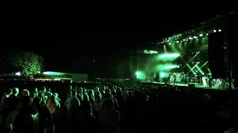 Assia desata la ecatombe musical en Motos Sanabria_14