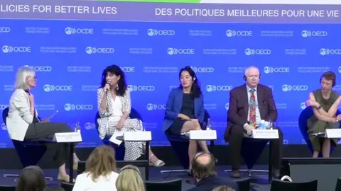 La ministra de Igualdad, Ana Redondo, en el Foro de la OCDE celebrado en Par&iacute;s