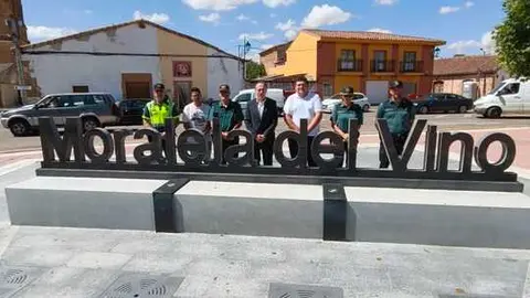 El subdelegado junto con los participantes en la reuni&oacute;n celebrada en Moraleja del Vino