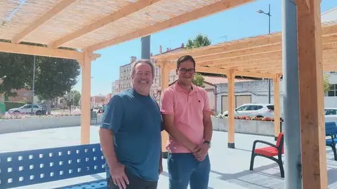 Guarido y Pablo Novo en la plaza de Cantero Raposo de Pinilla