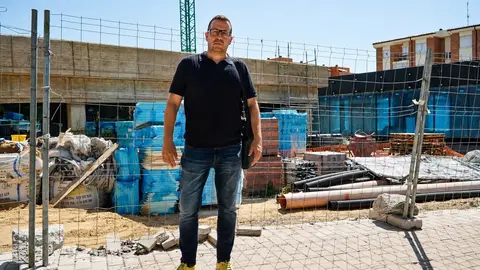 I&Ntilde;AKI G&Oacute;MEZ, EN LAS OBRAS DEL CENTRO C&Iacute;VICO