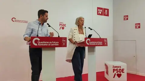 Ana Casado en rueda de prensa en la sede del PSOE de Zamora, junto a Antidio Fag&uacute;ndez