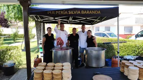 Pozuelo de Vidriales convierte el pulpo en el gran protagonista de una cita que re&uacute;ne a 300 comensales (5)