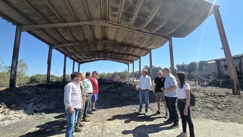 Reuni&oacute;n con alcaldes y OPAS en Fermoselle