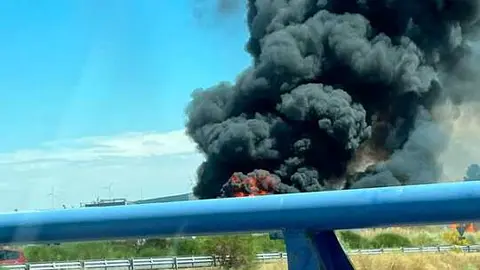 Incendio en una planta de tratamiento de residuos en Roales