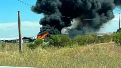 Fuego en la planta de residuos de Roales_2