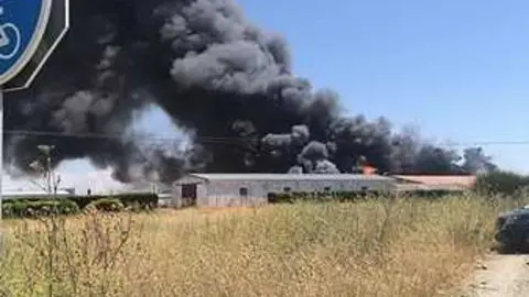 Fuego en la planta de residuos de Roales_4