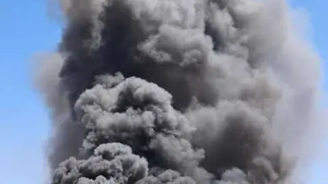 Fuego en la planta de residuos de Roales_12