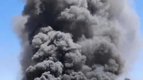 Fuego en la planta de residuos de Roales_13