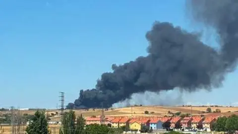 Fuego en la planta de residuos de Roales_18