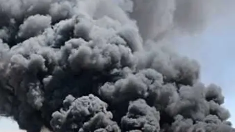 Fuego en la planta de residuos de Roales_20