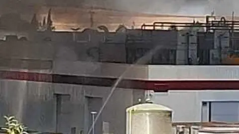 Fuego en la planta de residuos de Roales_28