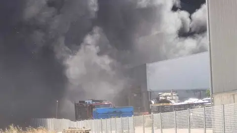 Fuego en la planta de residuos de Roales_31