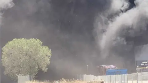 Fuego en la planta de residuos de Roales_33