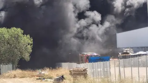 Bomberos de Zamora trabajando en la zona del incendio