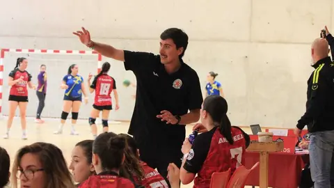 Tom&aacute;s Hennigs (1)