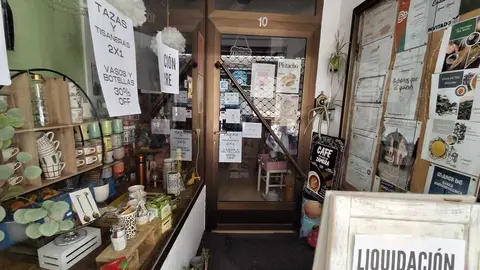 Anuncio de cierre de la tienda de la calle Traviesa