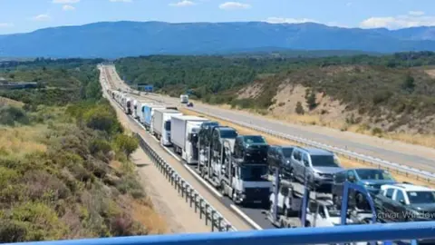 atasco monumental en la A52