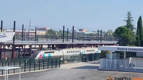 Tren en estaci&oacute;n de Chamart&iacute;n de Madrid